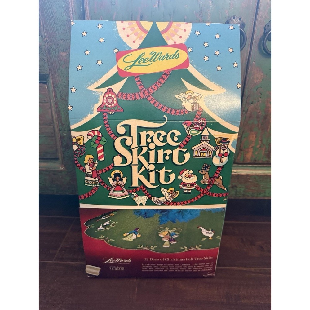 LeeWards 12 Days of Christmas Felt Tree Skirt Kit (Article Number 14-38456